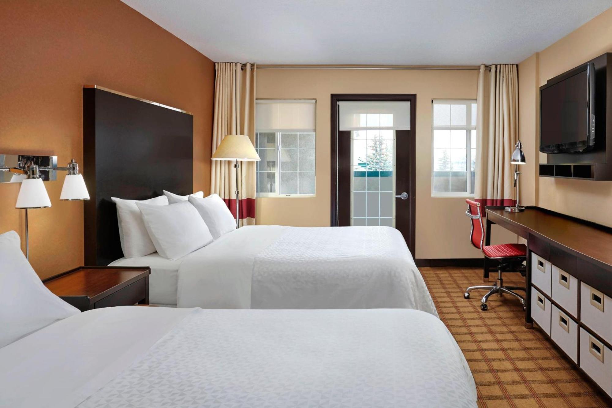Four Points By Sheraton Hotel & Suites Calgary West Exterior photo