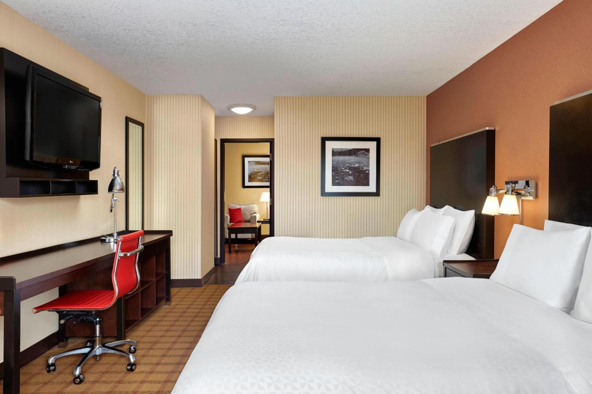 Four Points By Sheraton Hotel & Suites Calgary West Exterior photo