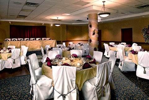 Four Points By Sheraton Hotel & Suites Calgary West Restaurant photo